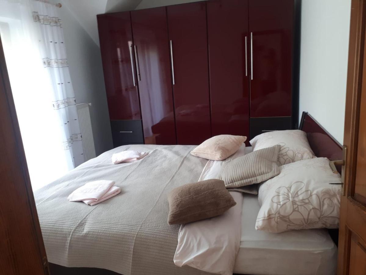 Apartman Nika Otočac Buitenkant foto